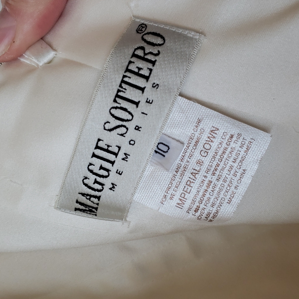 Silky satin Maggie Sottero gown - Picture 6 of 7